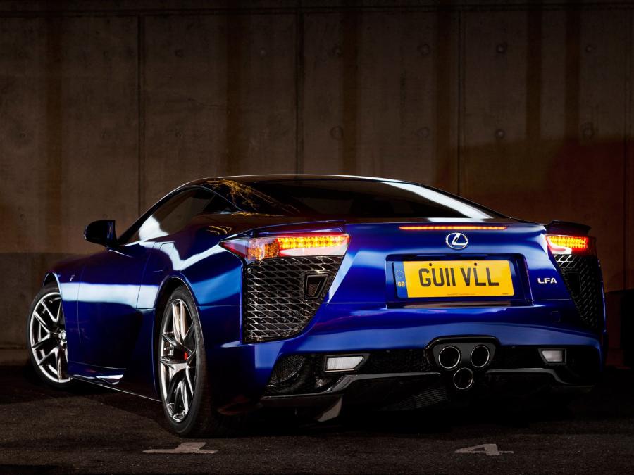  Lexus LF-A 2010 года  (UK) (фото 8 из 12)